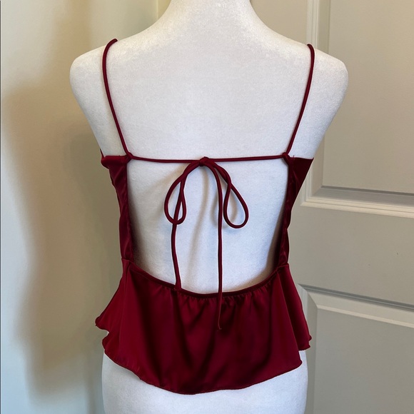 Elegant Red Satin Open Back Juniors Top S - Picture 3 of 7